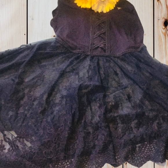 Navy Blue Flowy Mesh With Lace Sleeveless Tunic Top - Picture 7 of 9